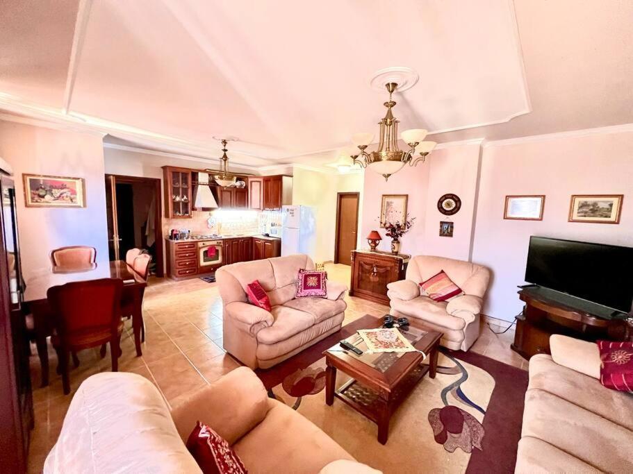 Central Tirana Flat Near Bazaar ภายนอก รูปภาพ