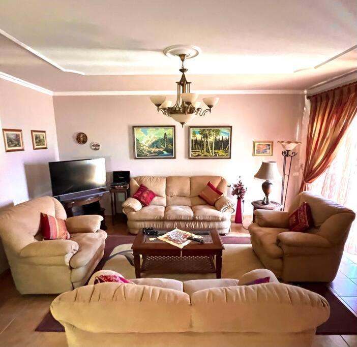 Central Tirana Flat Near Bazaar ภายนอก รูปภาพ