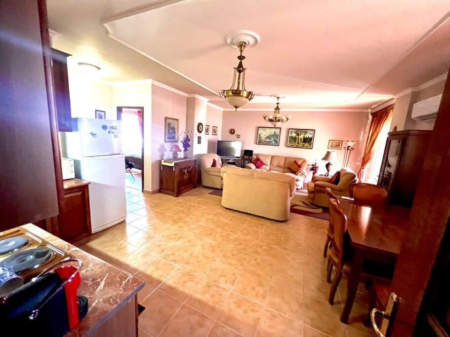 Central Tirana Flat Near Bazaar ภายนอก รูปภาพ